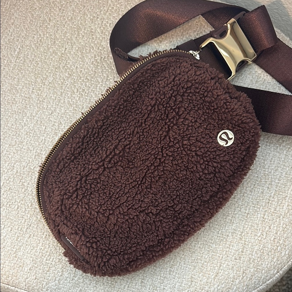 Lululemon Brown Earth Sherpa Everywhere Bag